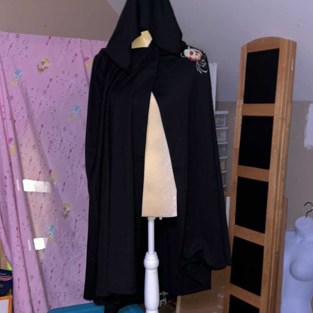 HP🎊🎊Disney Snow White and the Seven Dwarfs Evil Queen Poison Apple Black Hoo… - Picture 5 of 8
